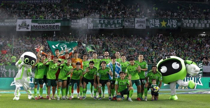 안양전 21,346명 입장…전북현대 평일 최다 관중 기록 세워